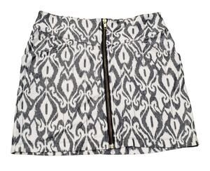 Black & White Unique Design Front Zip Up Mini Skirt w. Pockets | Size Medium